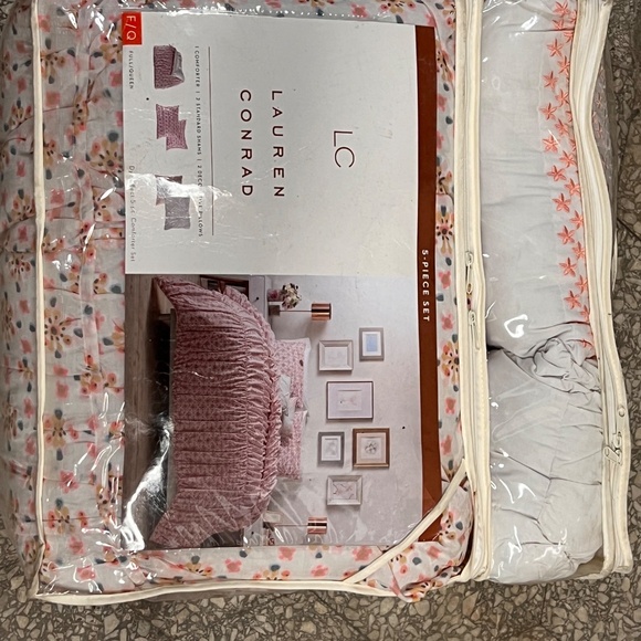Lauren Conrad 5-pc F/Q floral comforter set, NWT - Picture 7 of 9